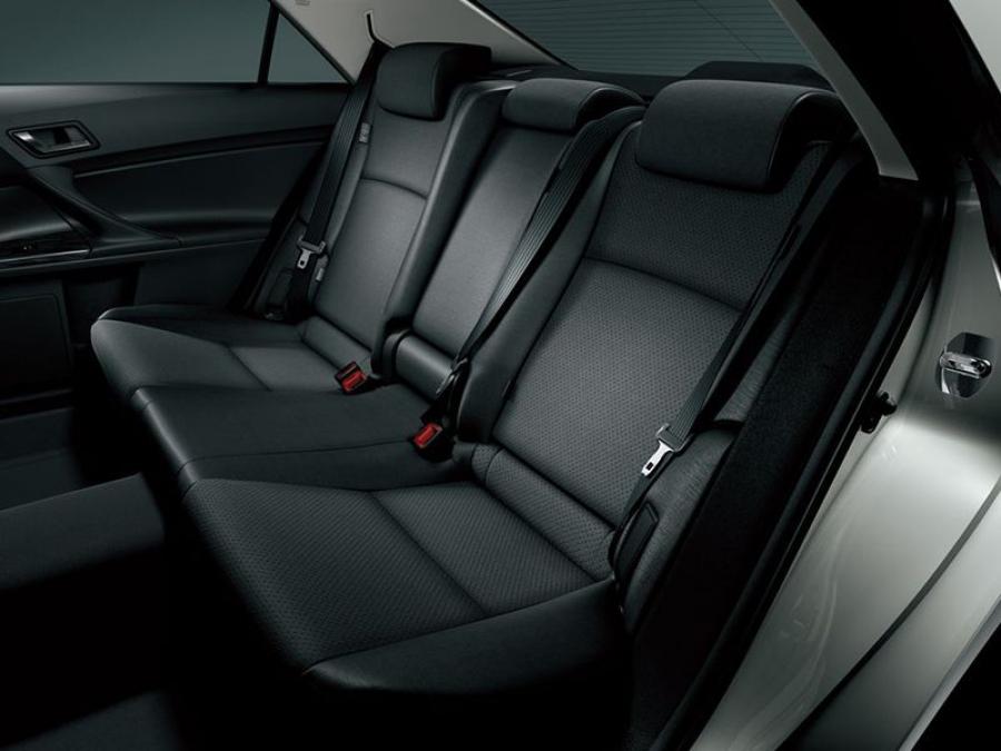  Toyota Reiz 2010 года  (фото 6 из 12)